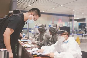 乌鲁木齐机场疫情防控专班，筑牢空中防线，守护旅客安全