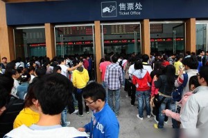 石家庄放假大学生因疫情被困街头，一场突如其来的城市漂泊