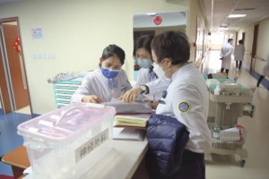 长春疫情封锁小区实录，封闭中的生活百态与人性光辉