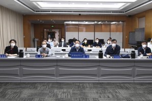 上海市疫情重灾区，挑战、应对与未来防控策略