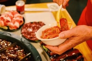 重庆火锅登上国际舞台，传统美食如何征服全球味蕾