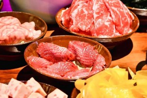 乌鲁木齐这家火锅店，凭什么让本地人排队3小时也要吃？