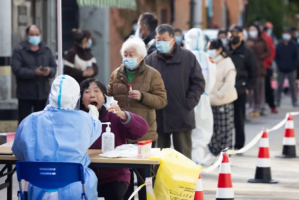 上海疫情趋稳但防控不松，北京疫情严峻引全国关注