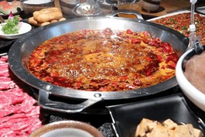 乌鲁木齐火锅鸡探寻新疆美食新宠，火锅鸡的独特魅力与必吃推荐