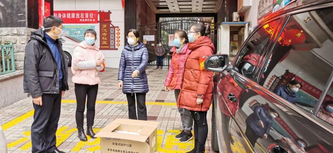 重庆一对情侣确诊新冠，轨迹曝光引关注，疫情防控不可松懈