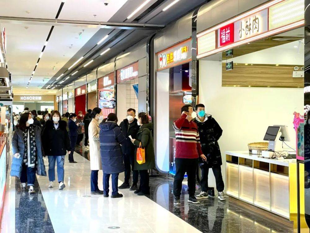 郑州疫情最新动态，商场会关门吗？商家与市民如何应对？