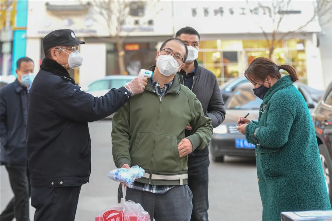 银川疫情封闭下的城市脉搏，挑战与温情并存