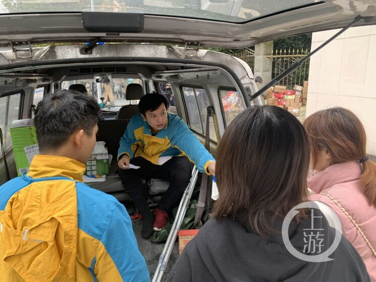 疫情下的温暖传递，重庆小哥视频在台北新闻引发热议