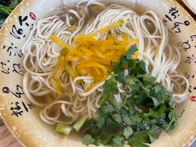 沈阳鸡架最新消息，疫情下的美食坚守与杭州天气变化