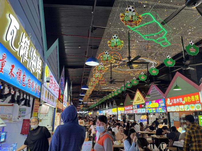疫情过后，重庆火锅的烟火气，一组图片背后的城市复苏故事