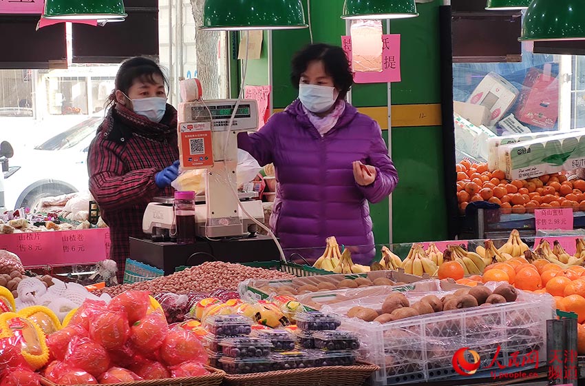 疫情下的天津人，果子摊前的坚守与温情