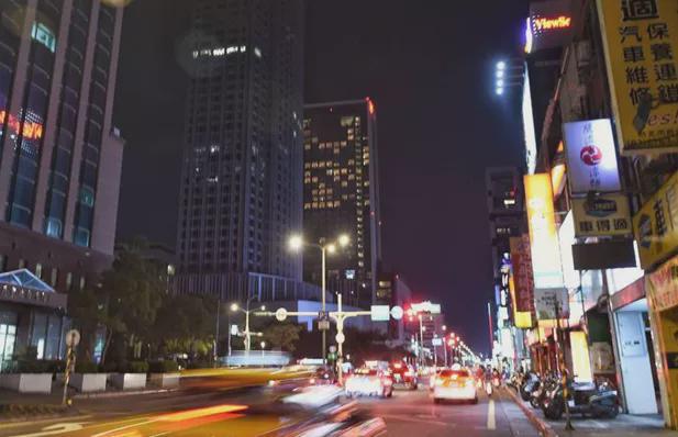 疫情下的上海街头，南京西路依旧繁华，合肥路是否封控引关注