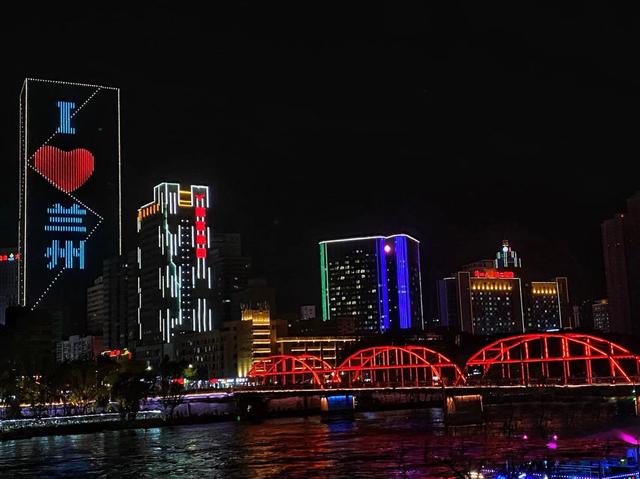 疫情下的兰州，火灾考验中的城市韧性与人性光辉