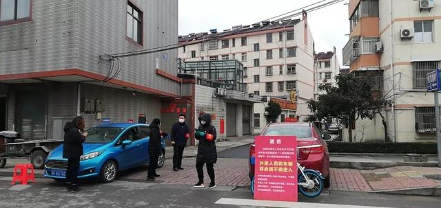 乌鲁木齐疫情封闭小区，居民生活的挑战与社区力量的崛起