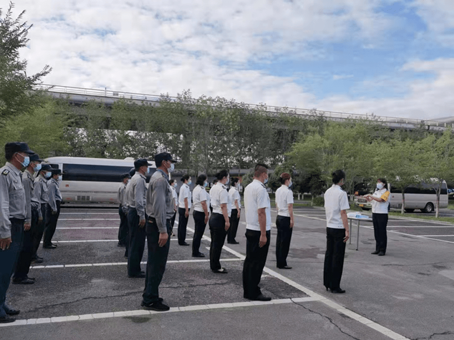 乌鲁木齐机场疫情防控专班，筑牢空中防线，守护旅客安全