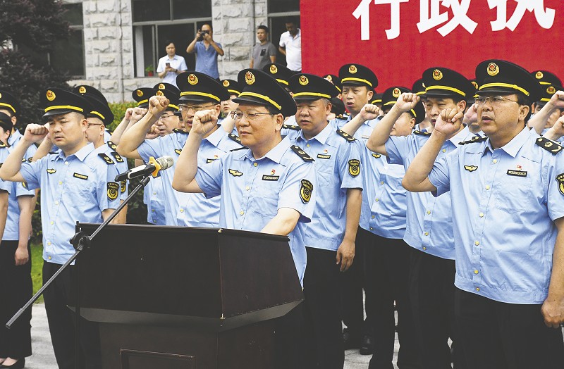 天津市场监管局制服，设计特点、象征意义与职业使命