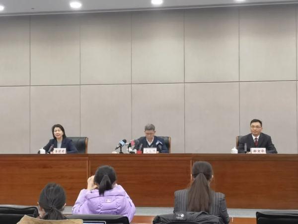 上海疫情形势趋稳，杭州防控压力骤增，双城抗疫对比分析