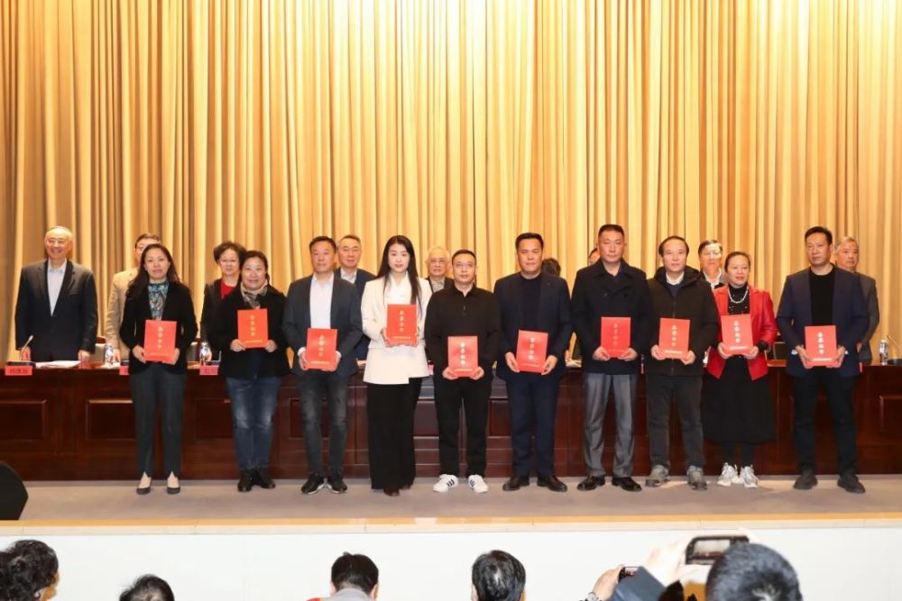 上海新冠疫情最新动态与拉萨天气变化趋势解析