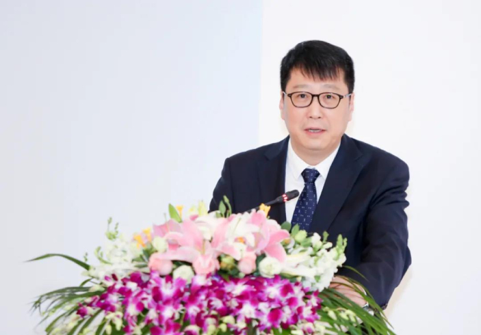 上海卫健委衣主任，公共卫生领域的领航者与改革先锋
