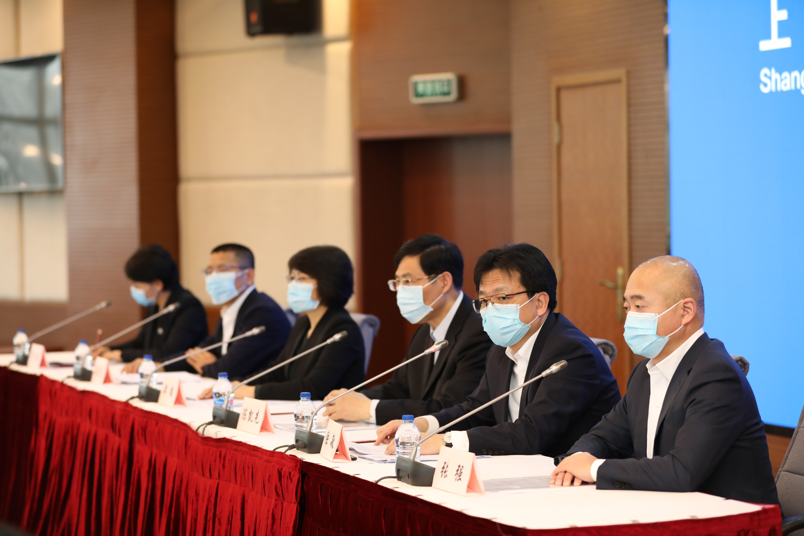 上海市召开疫情防控新闻发布会，最新措施与市民应对指南